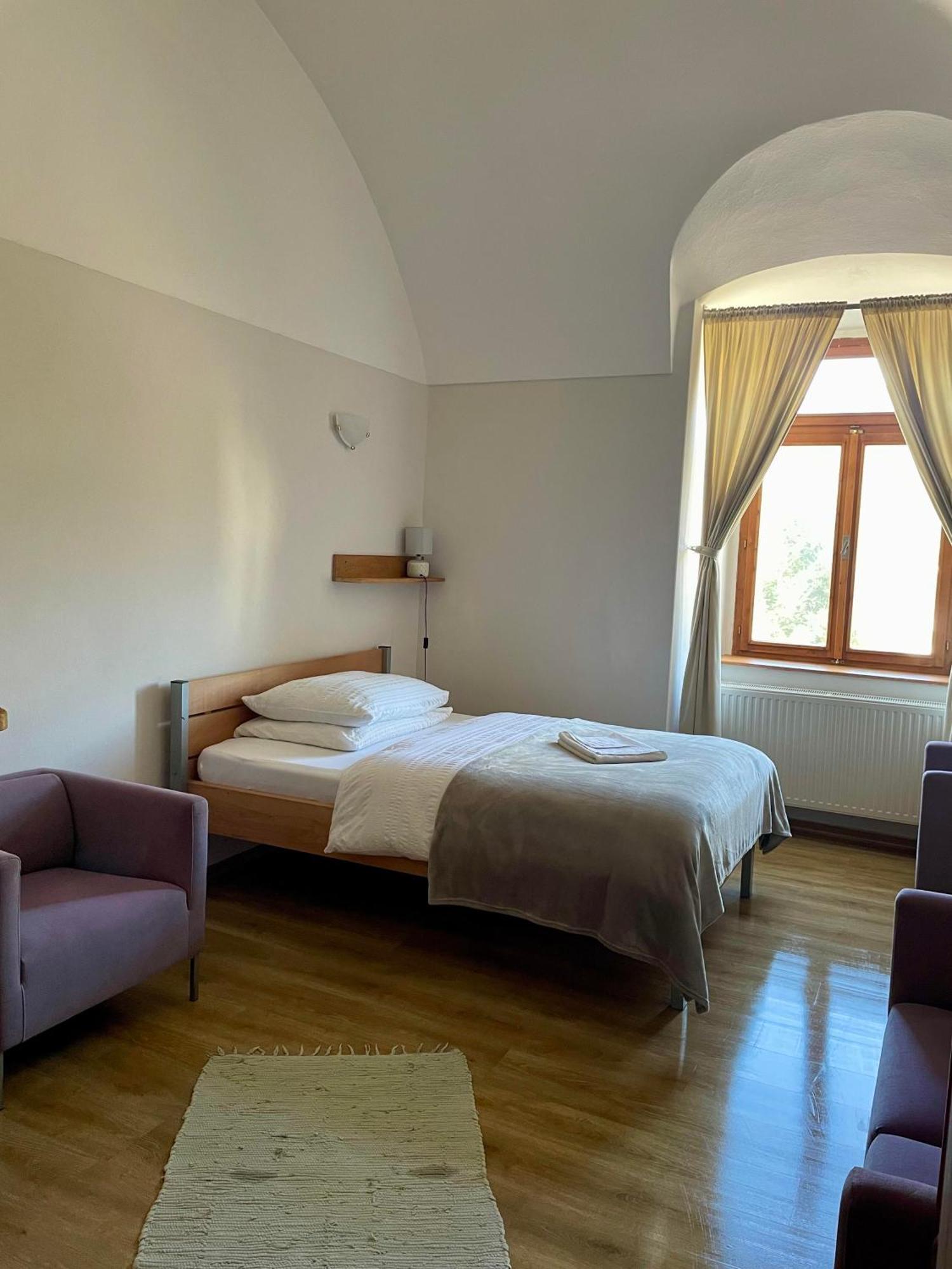Bed & Breakfast Hugo Plesivec Exterior foto